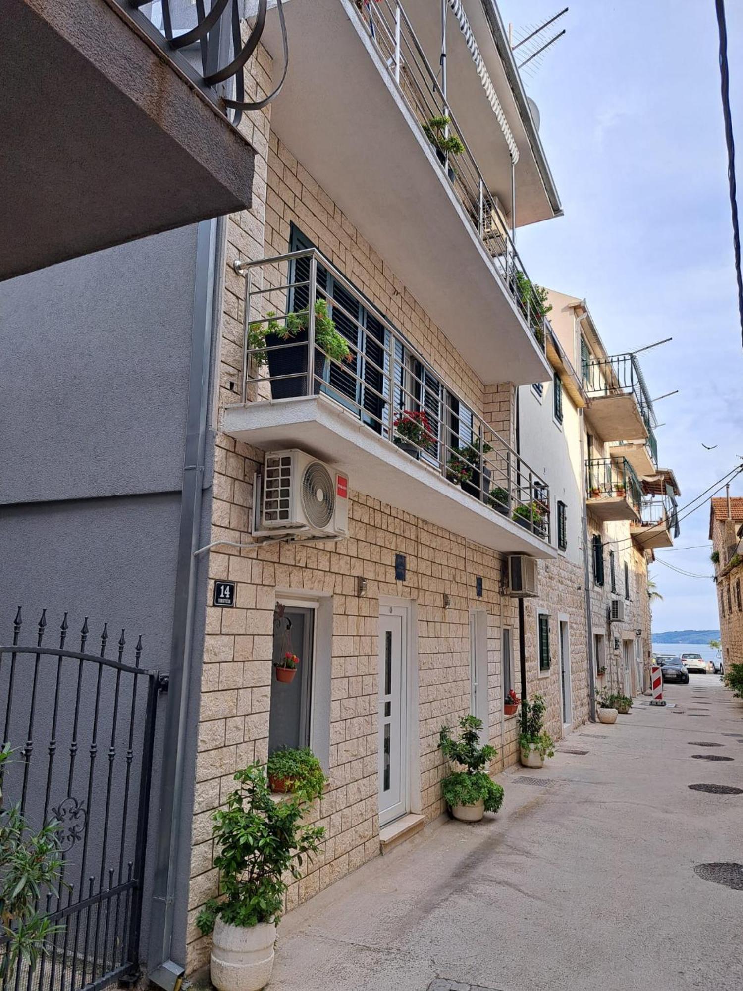 Studio Apartment Legcevic Kaštela Eksteriør billede